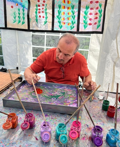 De Fonkel toont kleurrijke ebru-kunst van Mustafa Aydemir en Malik Keklici
